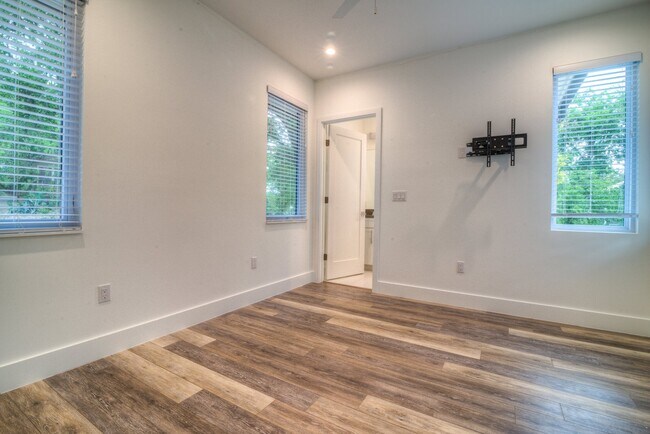 Building Photo - 3111 Walling Dr