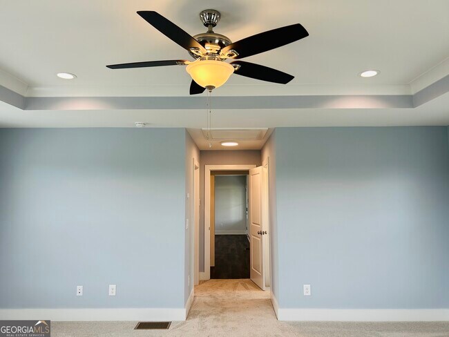 Building Photo - 425 Smokey Rd