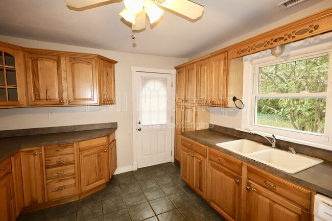 Building Photo - 3963 Oakleys Ln