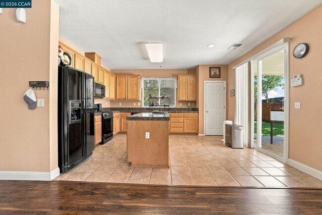 Building Photo - 204 Millbrook Dr
