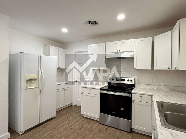 Building Photo - 7819 Quirt Dr