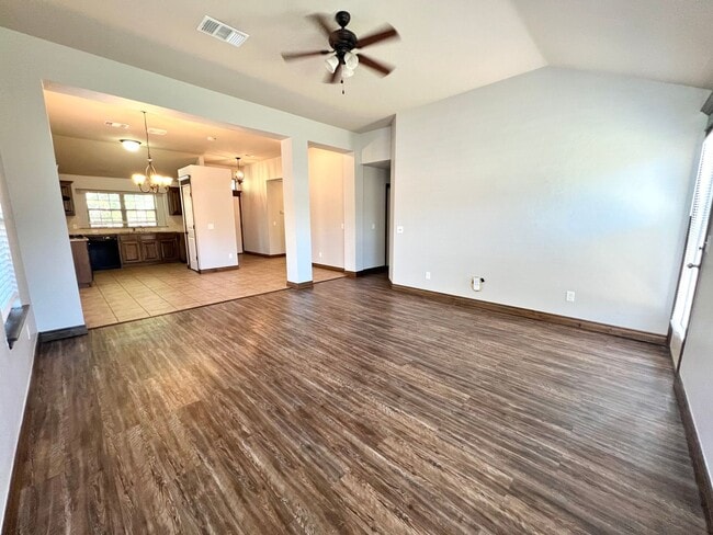 Building Photo - Home in the VALENCIA neighborhood in Edmond!