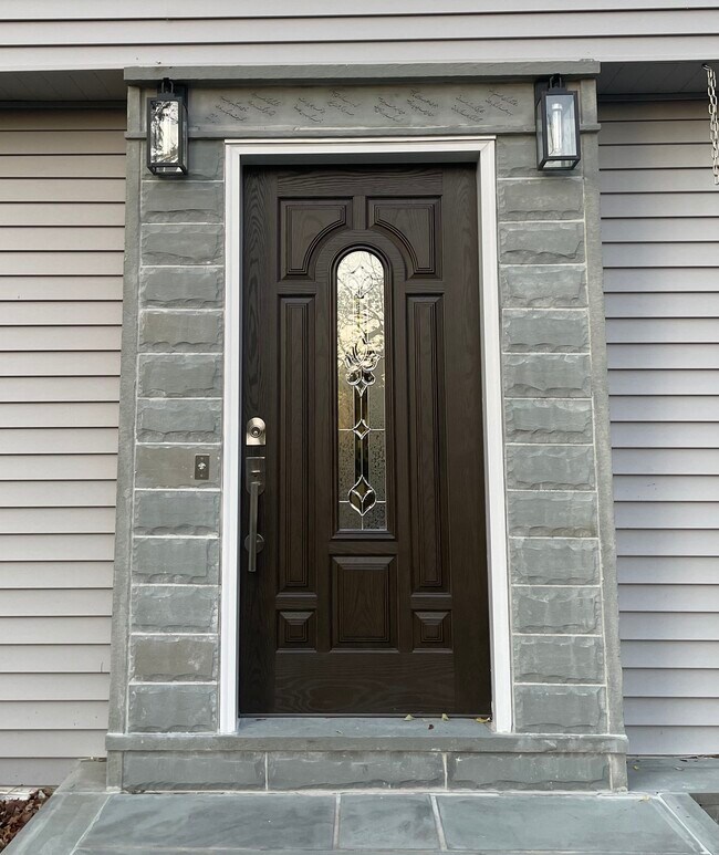 Building Photo - 206 Eastwood Ave