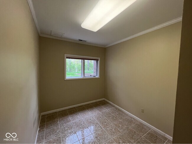Building Photo - 1727 Creekside Ln W