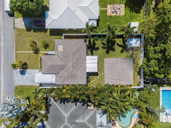 Building Photo - 1415 NE 17th Terrace