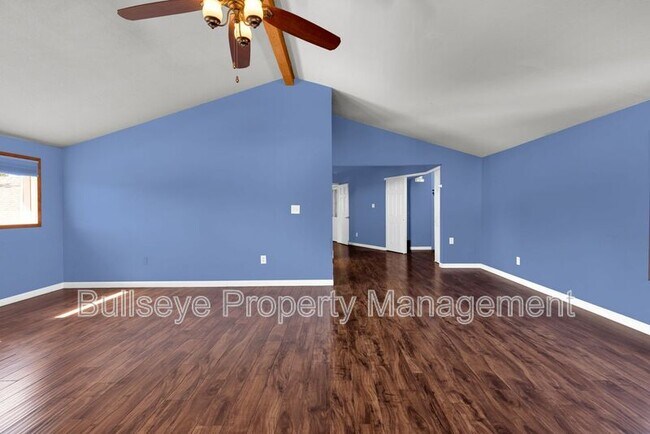 Building Photo - 1333 E Donner Dr