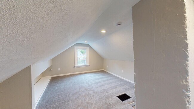 Building Photo - Renovated 3 bedroom home near the Airport
