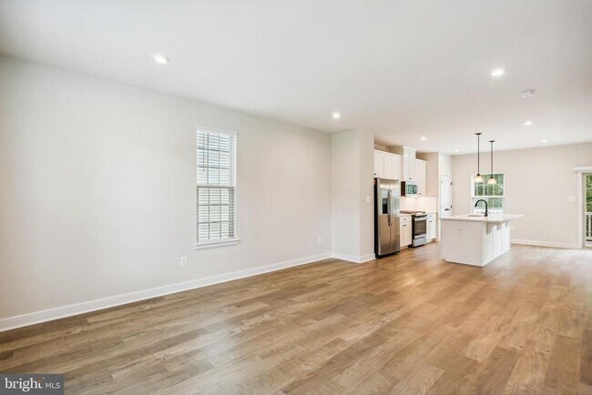 Building Photo - 19753 Grn Vlg Dr