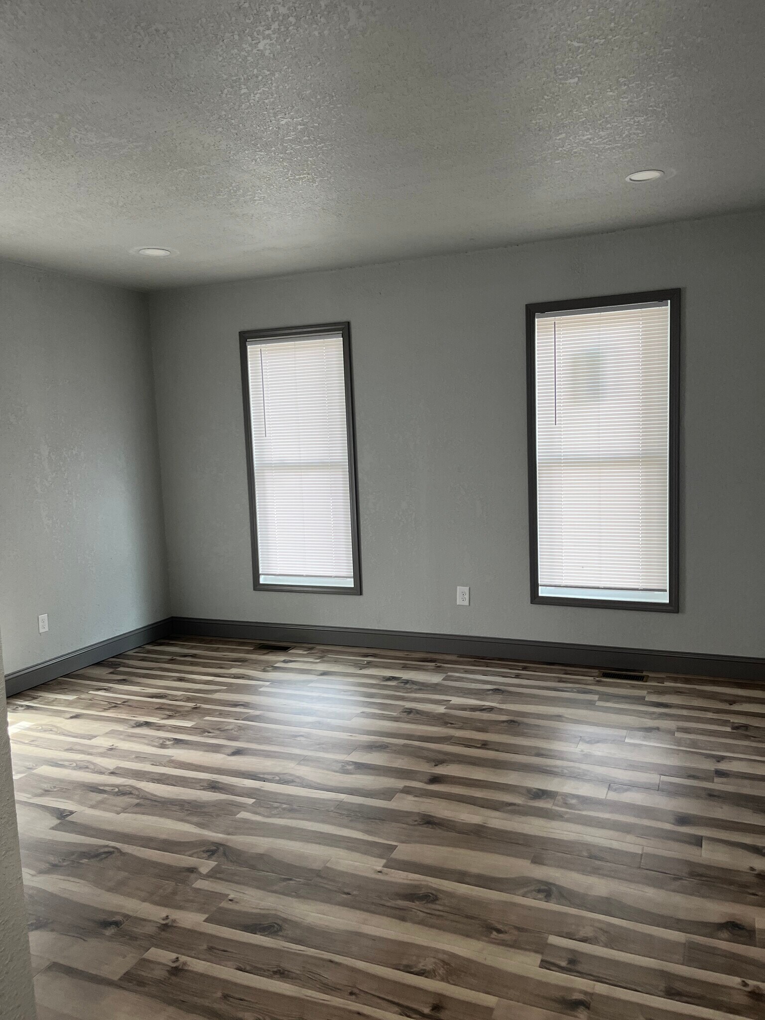 Living Room - 216 N Sheridan St