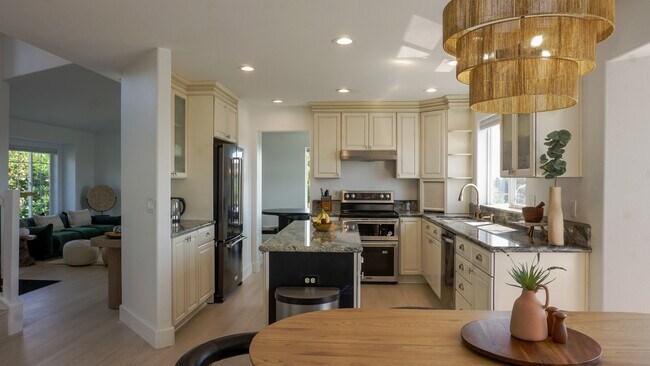 Building Photo - 7904 80th Ave NE