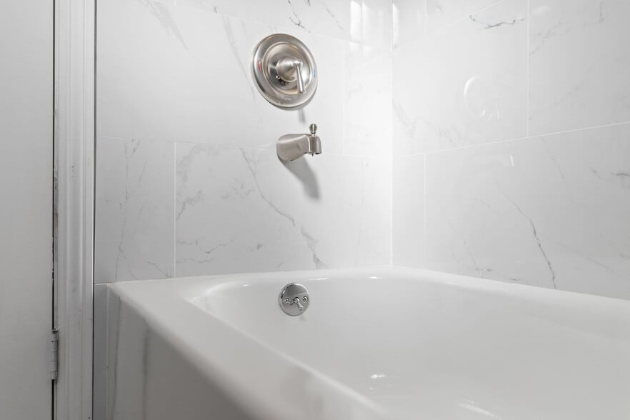 Building Photo - 2884 La Salle Ave