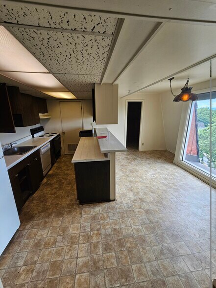 Building Photo - 2740 University Ave