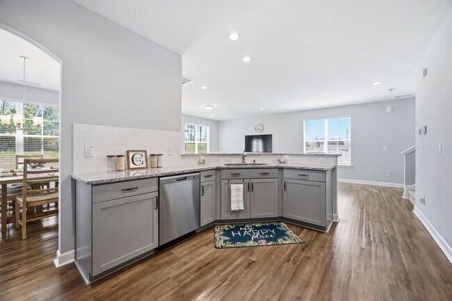 Building Photo - 450 Hawksbill Dr