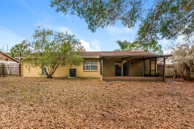 Building Photo - 3910 Briarlake Dr