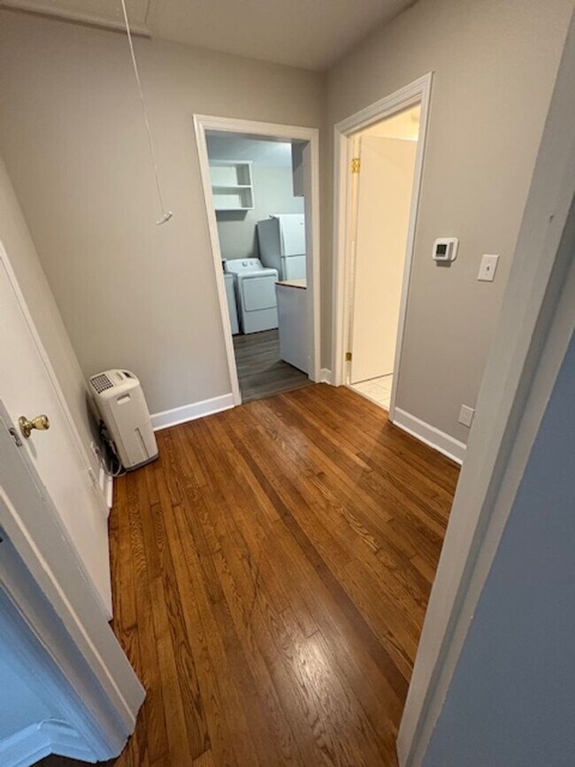 Building Photo - 403A Smith