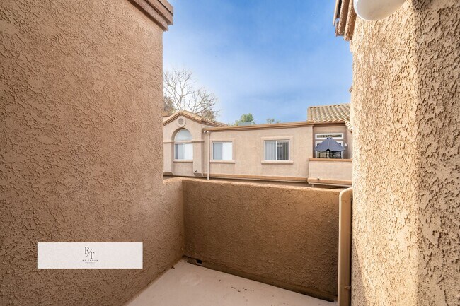 Building Photo - Bright Townhome in Sunset Community with Garage | Chino Valley USD