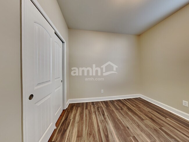 Building Photo - 306 Duck Pond Ln