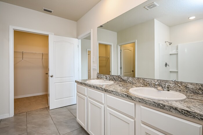 Building Photo - 668 Squires Grove Dr