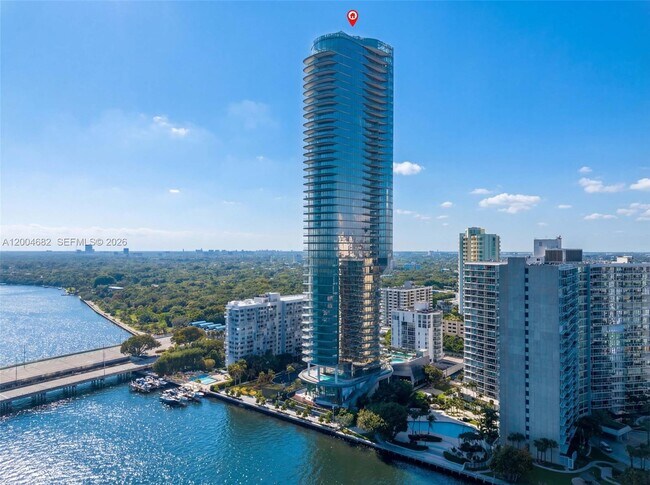 Building Photo - 175 SE 25th Rd