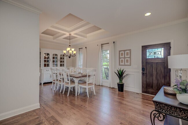 Building Photo - Fully Furnished, Short Term Rental, 1 Month Mimimum