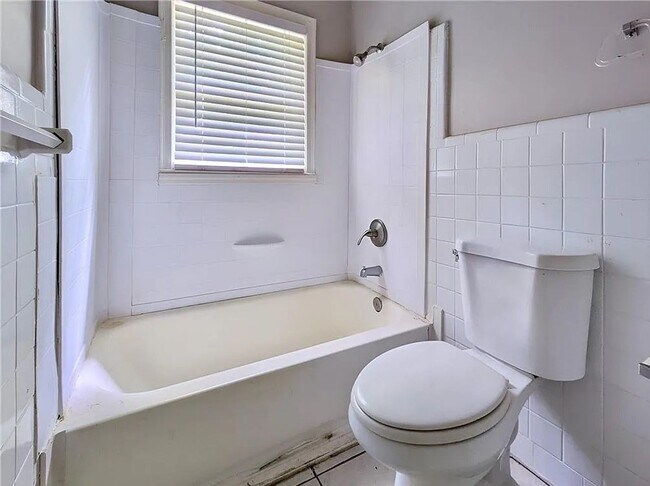Building Photo - Charming Family Home | 3-4 Bedrooms | Large Yard | Convenient Location