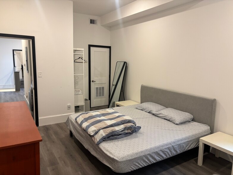 Building Photo - 2313 N Front St