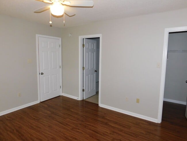 Building Photo - 5539 Bradley Dr