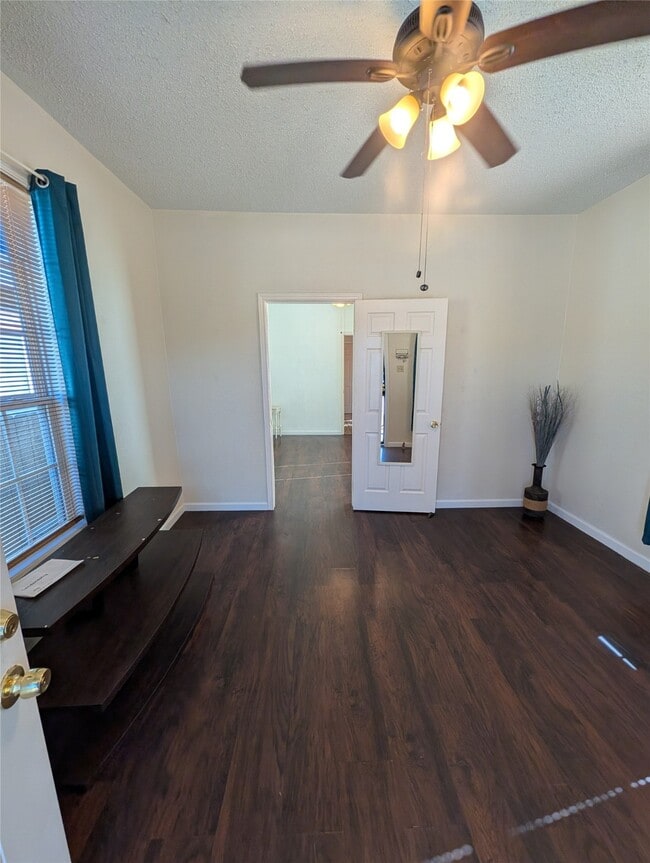 Building Photo - 1222 42nd St