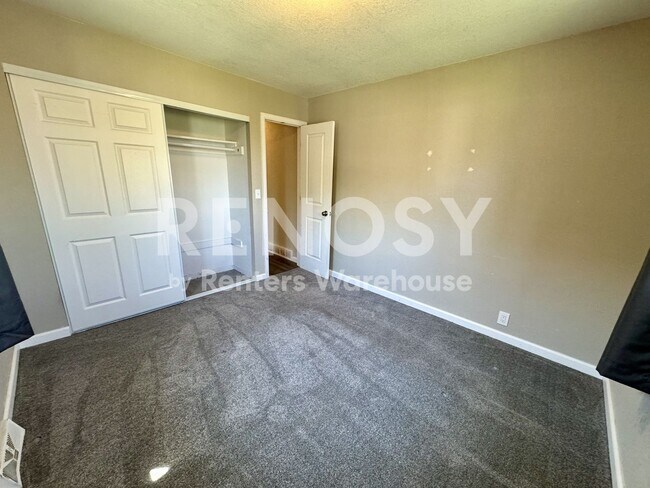 Building Photo - 1260 Brentwood St