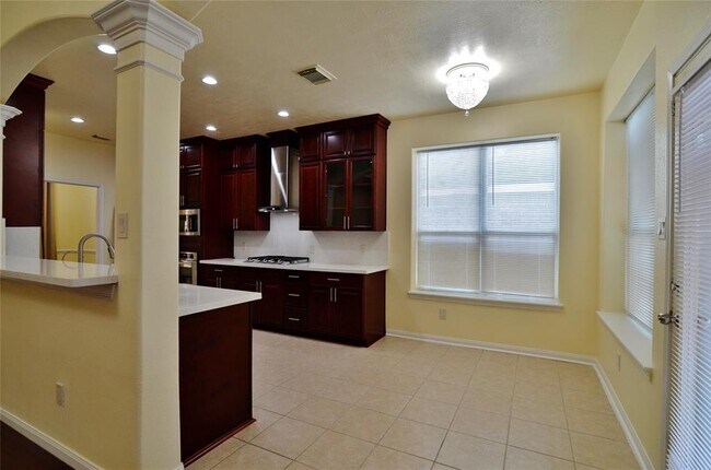 Building Photo - 7430 Boxwood Ridge Ln