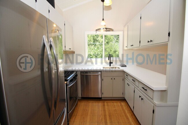 Building Photo - Mountain View Retreat in the Heart of Fairfax- 3BD/1BA Home with Expansive Deck- FOUNDATION