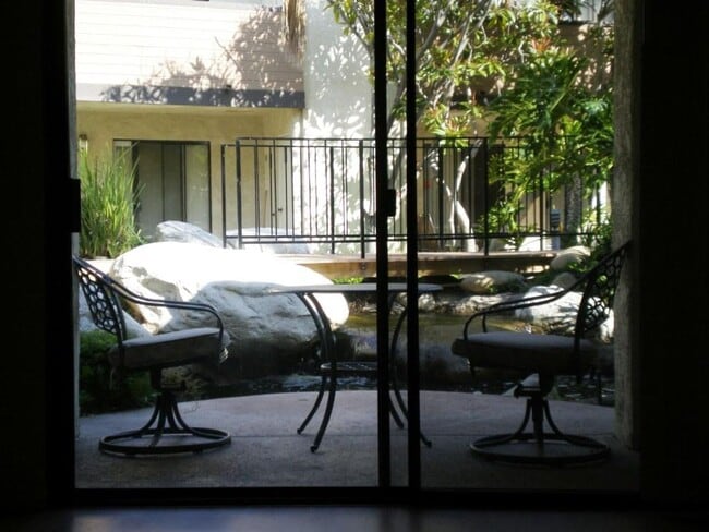 Building Photo - Camarillo 2 Bedroom Condo