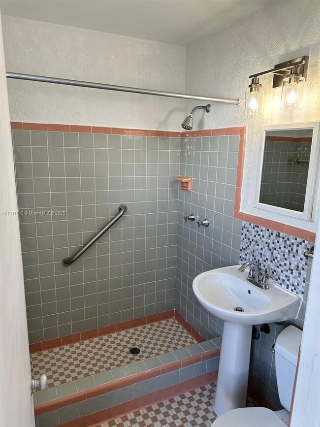 Building Photo - 161 SW 52nd Ct