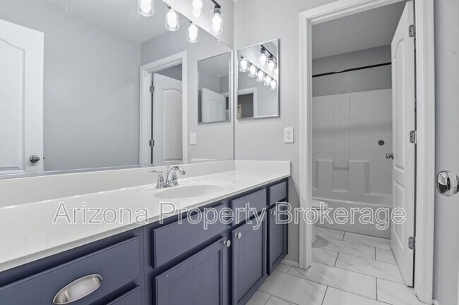 Building Photo - 2258 S Buckaroo Trail