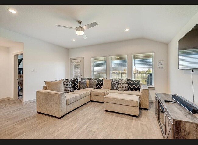 Building Photo - 1246 Truckee River Dr