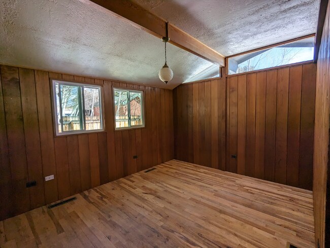 Building Photo - 320 Beaver Creek Rd