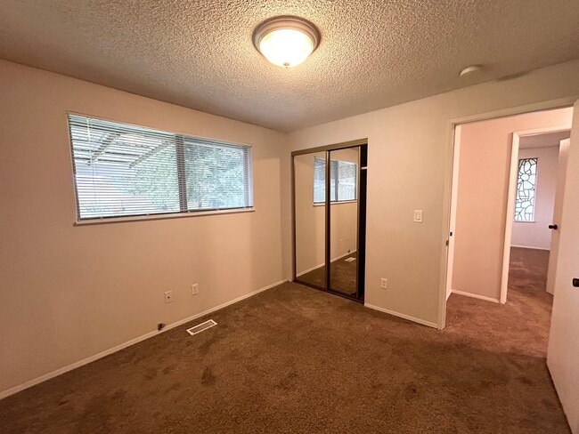 Building Photo - DW1217 - A