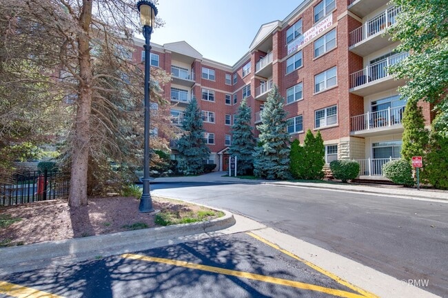 Building Photo - 2 Itasca Rd
