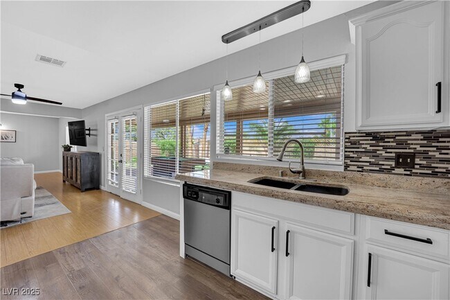 Building Photo - 4186 Sandcastle Dr