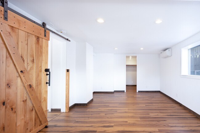 Building Photo - 720 Hill Ave