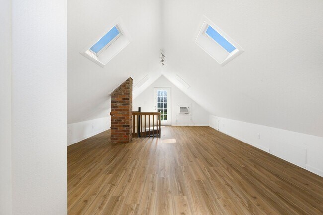 Building Photo - 3 Bedroom home! **2ND MONTH RENT FREE*