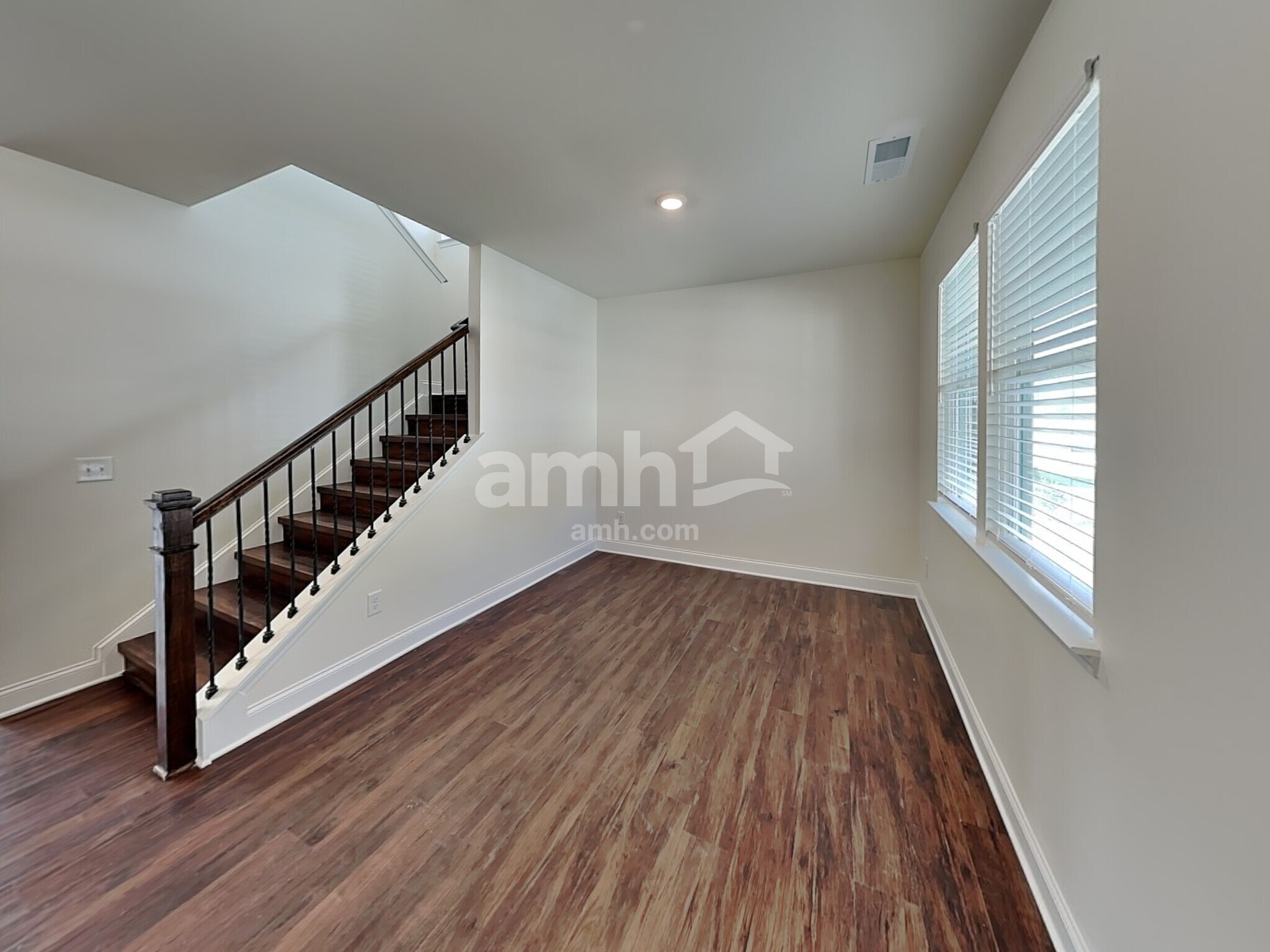 Building Photo - 838 Carnaby Ln