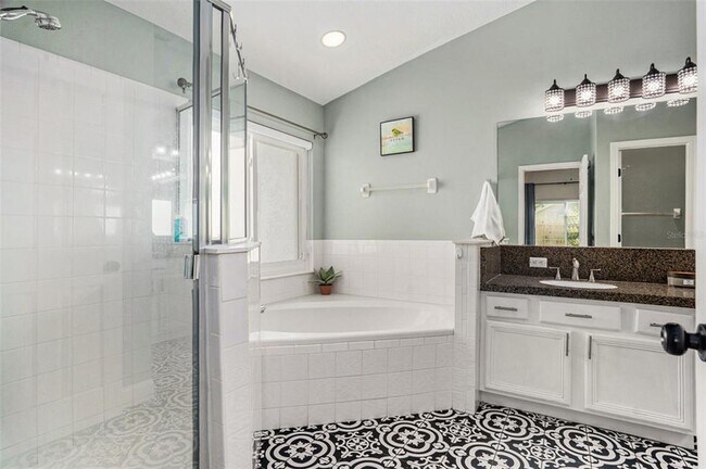 Building Photo - 7116 Colonial Lake Dr