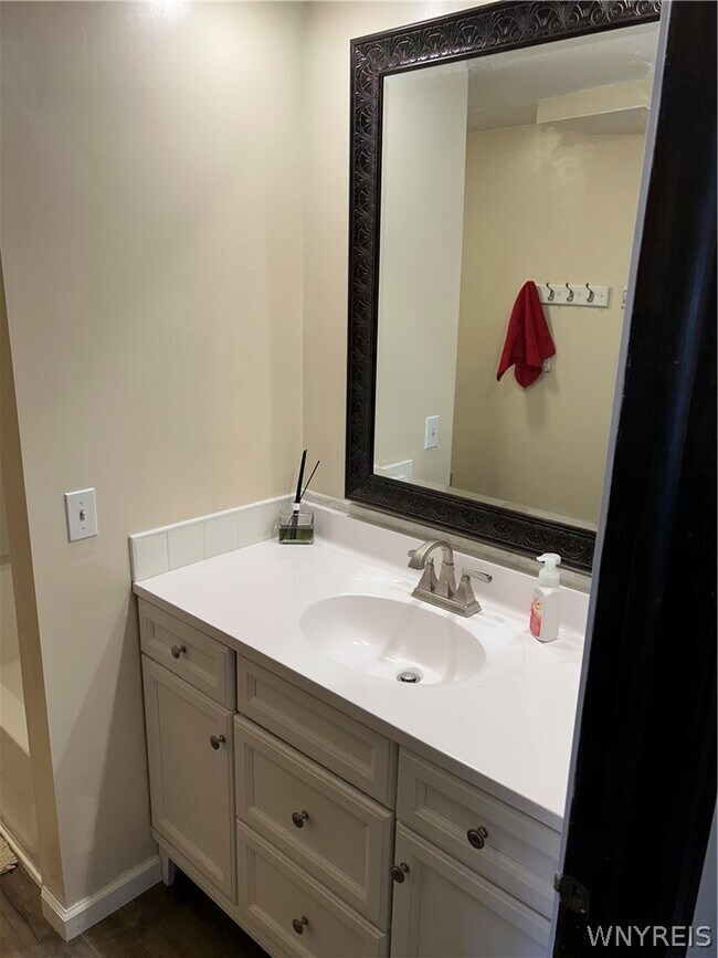 Building Photo - 307 Cayuga Rd