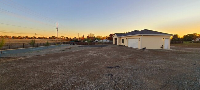 Building Photo - Gorgeous New Construction on Huge Lot!