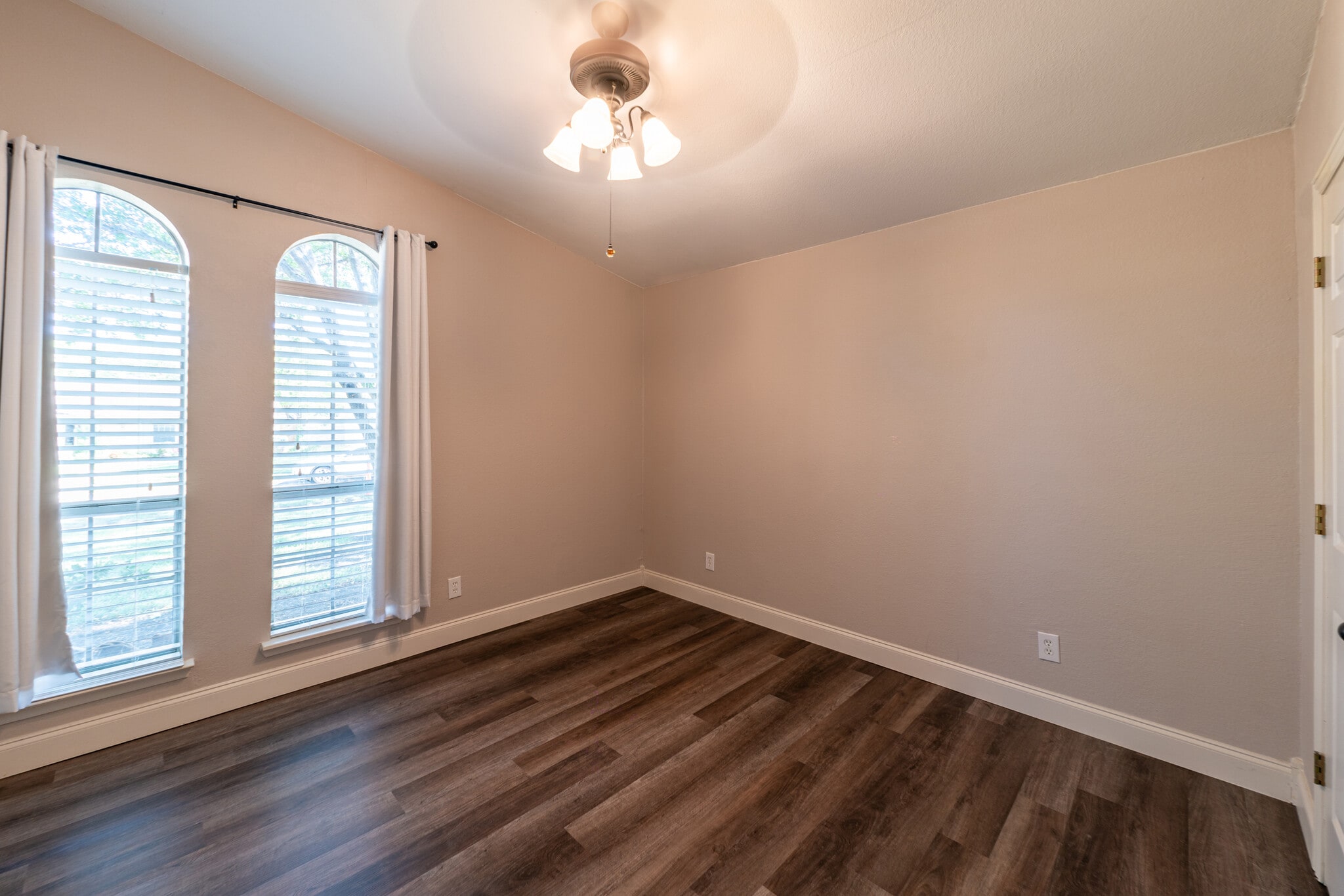 Building Photo - 2709 Forest Grove Dr