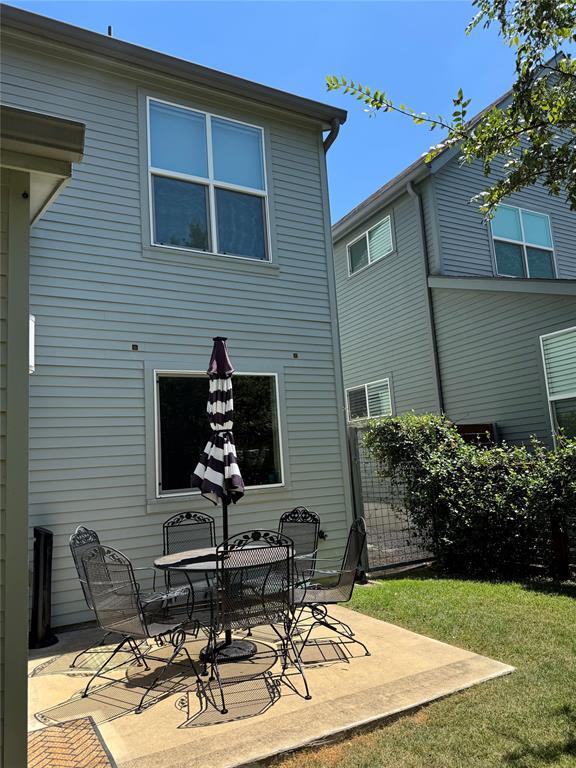 Building Photo - 3001 Del Curto Rd