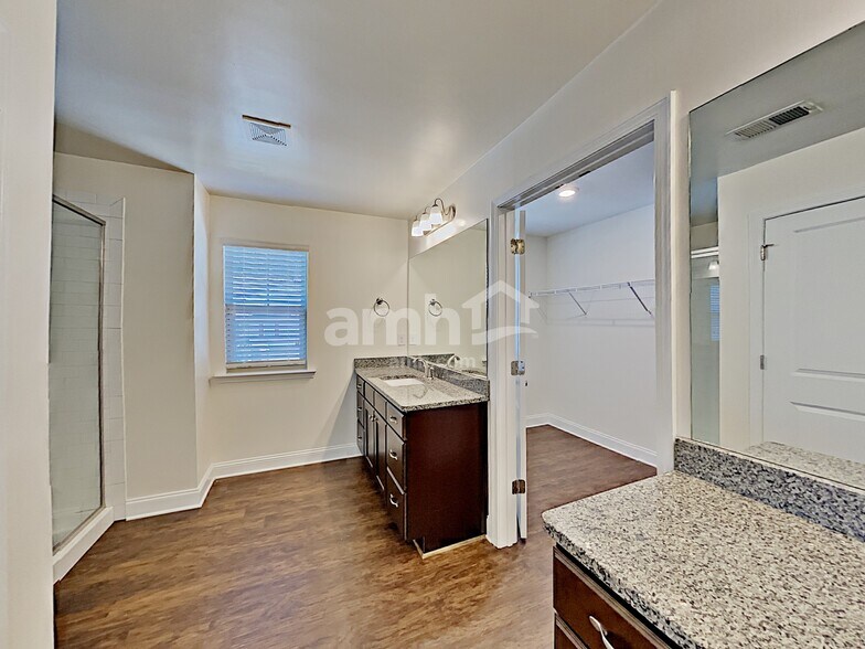 Building Photo - 2103 Leafmore Ct SE