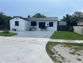 Building Photo - 1240 Peri St