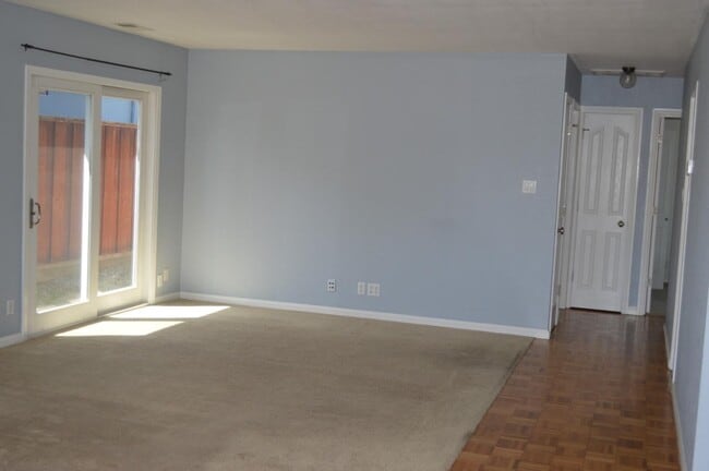 Building Photo - 512 Marine View Ave